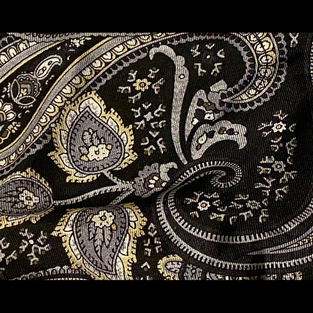 Custom design pocket square - Picture 3 of 3
